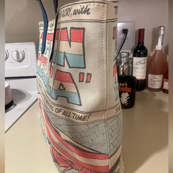Coach Marvel Captain America Tote - Picture 4 of 11